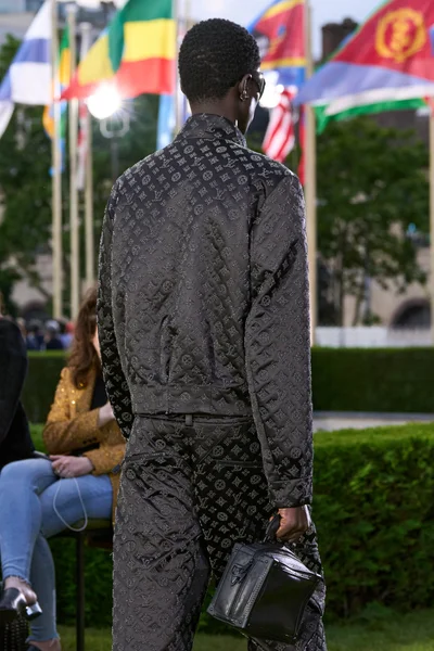 Look 13